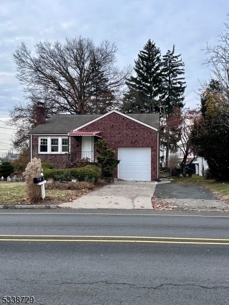 8 Plymouth St in Fairfield, NJ - Building Photo