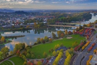 Riverbend Terrace Apartments in Salem, OR - Foto de edificio - Building Photo