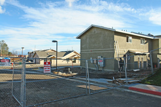 Linden Apartments in Redding, CA - Building Photo - Building Photo