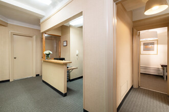 116 E 63rd St in New York, NY - Building Photo - Building Photo