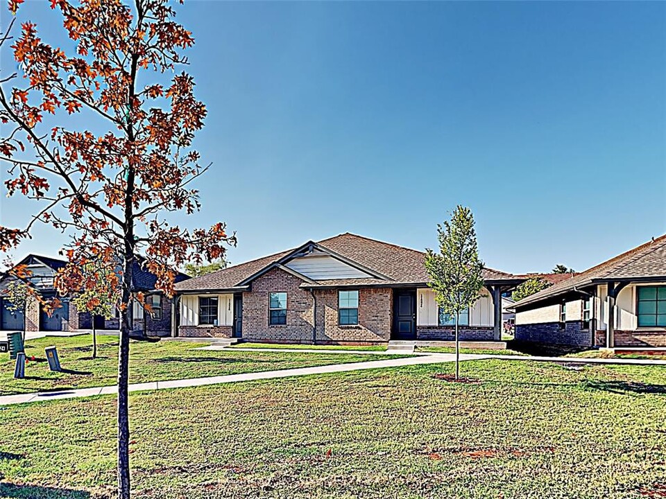 11524 Keystone Cir in Oklahoma City, OK - Building Photo