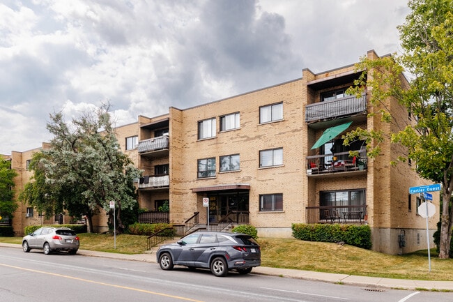 Villa Cartier in Laval, QC - Building Photo - Building Photo