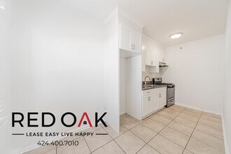 2749 San Marino St in Los Angeles, CA - Building Photo - Building Photo