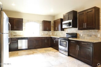 5501 N Stanton St in El Paso, TX - Building Photo - Building Photo