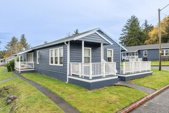 River Grove in Astoria, OR - Foto de edificio - Building Photo