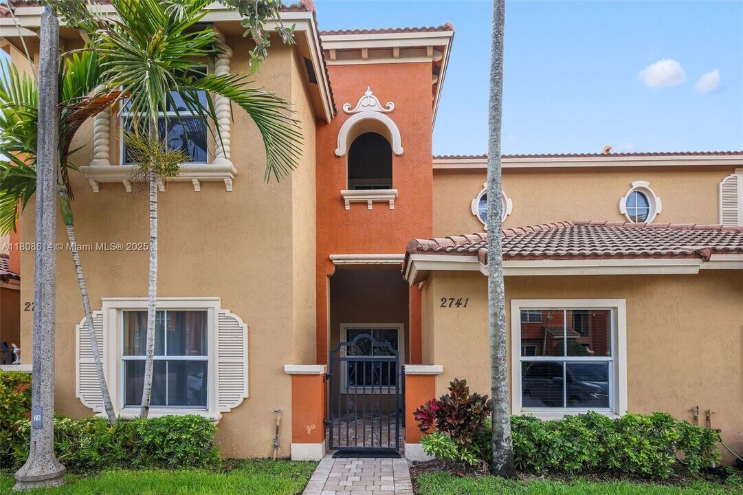 2741 SW 120th Terrace in Miramar, FL - Building Photo