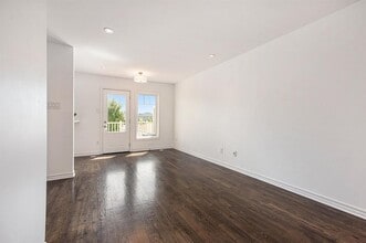 2427 Nutgrove Av in Ottawa, ON - Building Photo - Building Photo