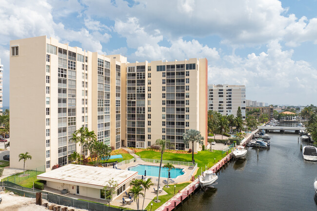 Delphi Towers in Pompano Beach, FL - Building Photo - Building Photo