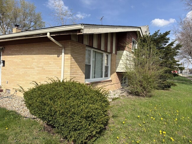 18019 Ravisloe Terrace in Country Club Hills, IL - Building Photo - Building Photo