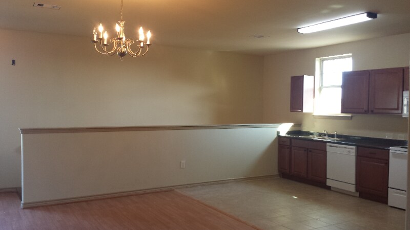 4406 Allen Rd in Pearland, TX - Building Photo