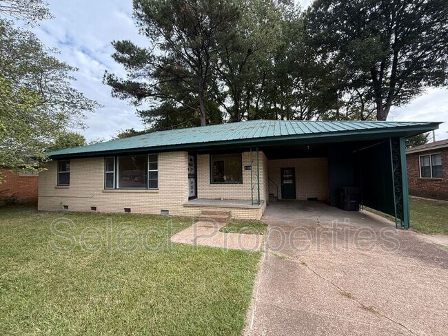property at 1104 S Gee St