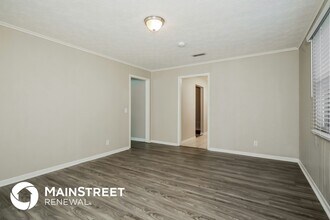 1055 Grove Park Dr S in Orange Park, FL - Building Photo - Building Photo