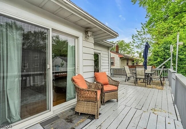 548 Birchwood Rd in Linden, NJ - Building Photo - Building Photo