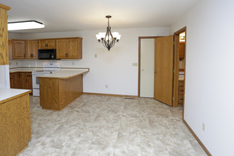 Candle Park West Townhomes in Fargo, ND - Building Photo - Interior Photo