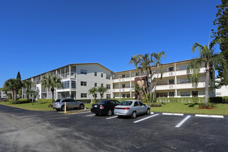 Century Village Boca Raton in Boca Raton, FL - Building Photo - Building Photo