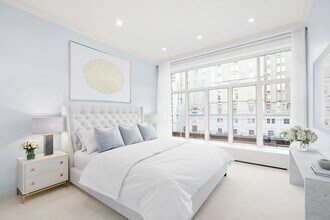 4 E 62nd St in New York, NY - Building Photo - Building Photo