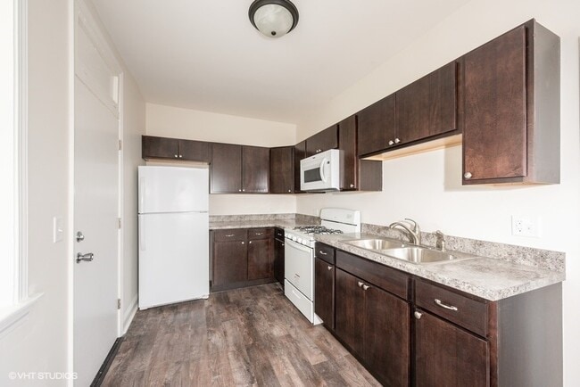 4936 W Jackson Blvd, Unit 2W in Chicago, IL - Foto de edificio - Building Photo