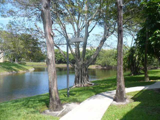 611 Cypress Lake Blvd in Pompano Beach, FL - Building Photo - Building Photo