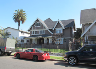 1126 S Lake St in Los Angeles, CA - Building Photo - Building Photo