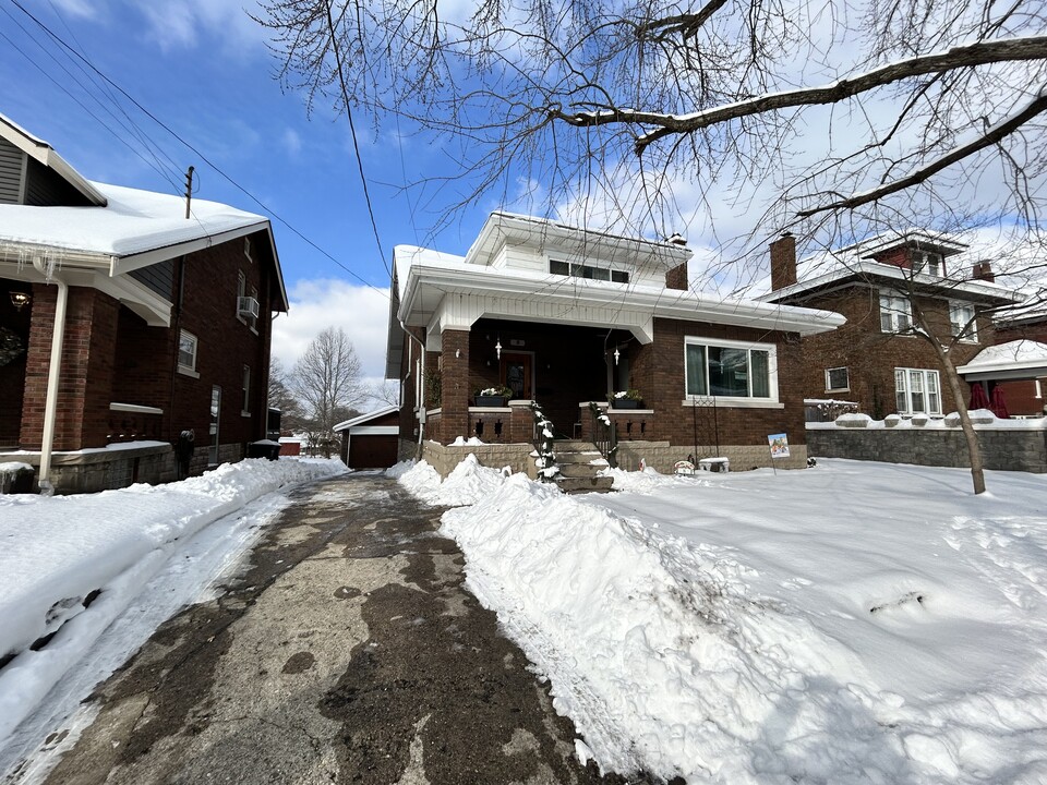 8 Levassor Pl in Covington, KY - Building Photo