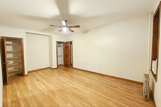 2819 21st Ave, Unit 1 in Astoria, NY - Foto de edificio - Building Photo