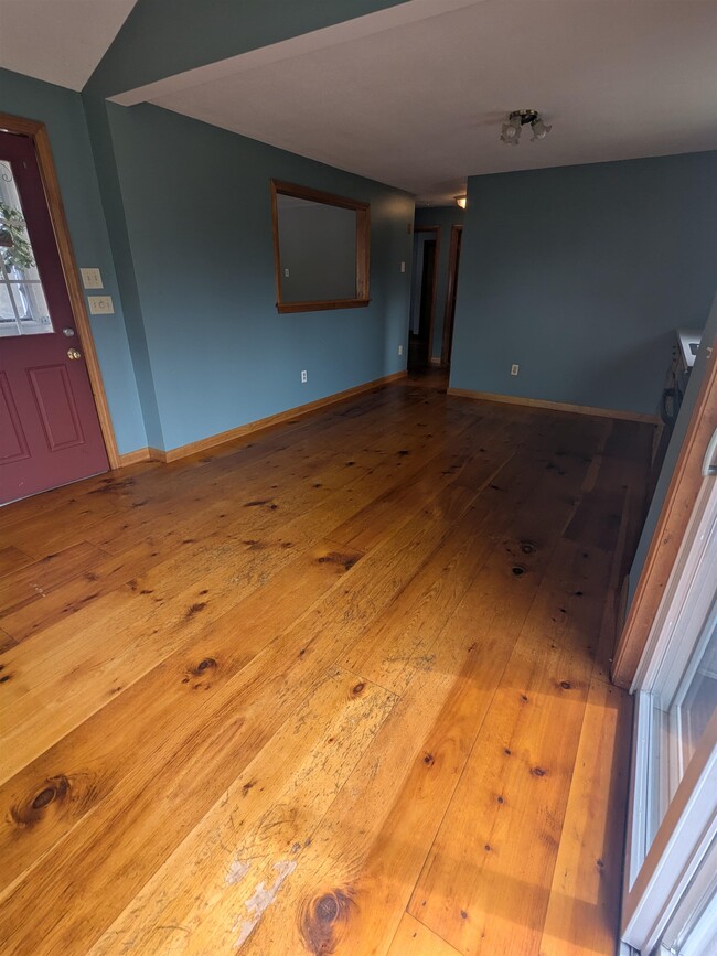 117 Sherburne Rd in Pelham, NH - Building Photo - Building Photo