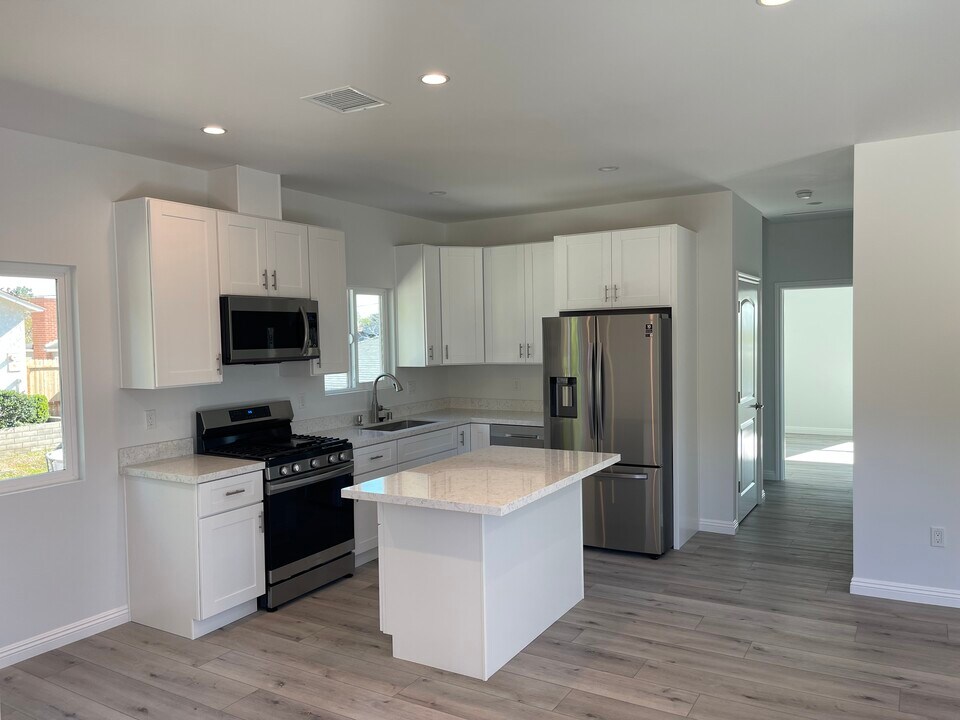 2928 N Brighton St, Unit 2928 in Burbank, CA - Building Photo