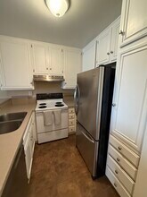 6930 Hyde Park Dr, Unit 327 in San Diego, CA - Foto de edificio - Building Photo