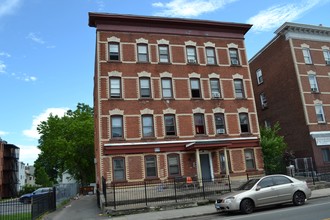 1004 Broad St in Hartford, CT - Building Photo - Building Photo