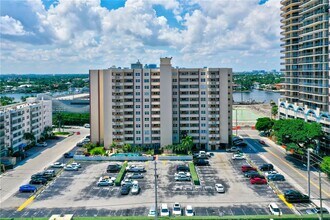 200 S Birch Rd, Unit 208 in Fort Lauderdale, FL - Foto de edificio - Building Photo