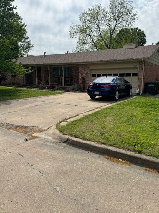 1217 SE Greystone Ave in Bartlesville, OK - Building Photo