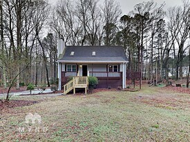 5657 Riding Woods Dr SW in Powder Springs, GA - Building Photo