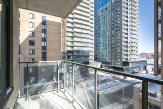 90 Champagne Ave S in Ottawa, ON - Building Photo - Building Photo
