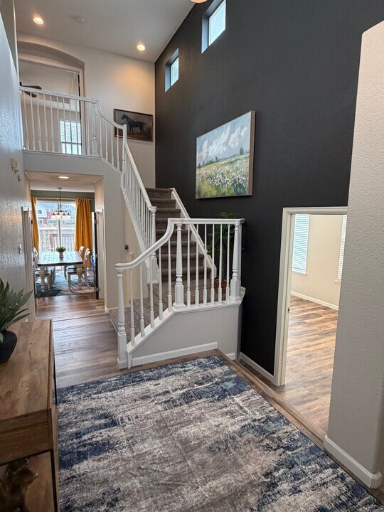 17310 E 104th Pl in Commerce City, CO - Foto de edificio