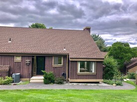 61 Heritage Vlg in Southbury, CT - Building Photo