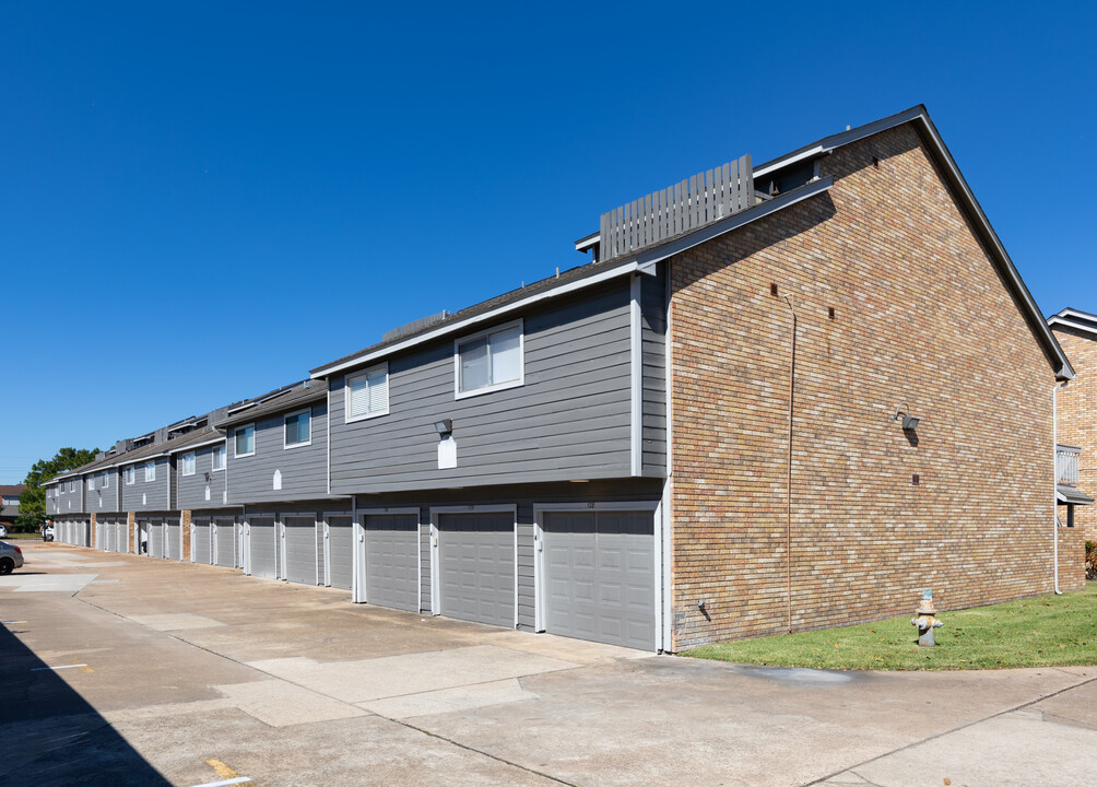 Willow Run Apartments in Houston, TX - Foto de edificio