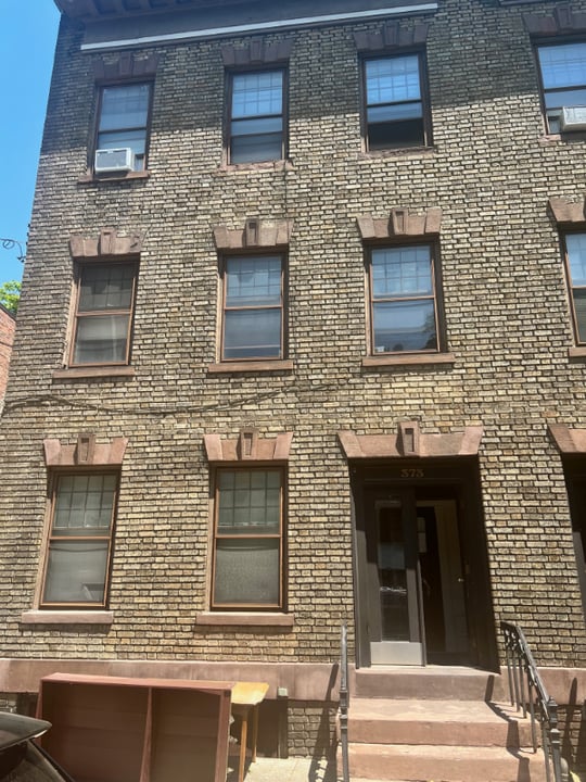 371 Hudson Ave in Albany, NY - Building Photo