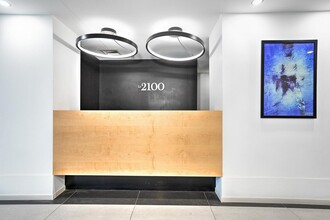 2100 Blvd. De Maisonneuve Ouest in Montréal, QC - Building Photo - Building Photo