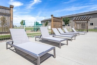 Diamond Field Townhomes in Sioux Falls, SD - Foto de edificio - Building Photo