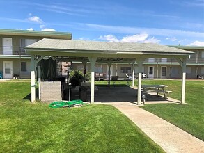 Starliter Apartments in Yakima, WA - Foto de edificio - Building Photo