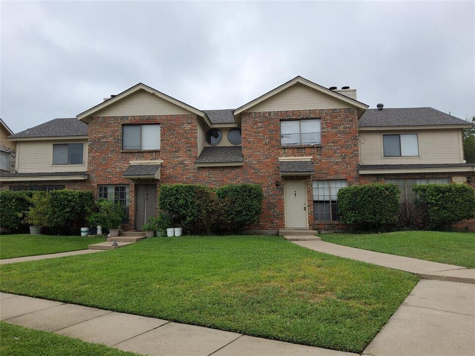 516 Rita Ln-Unit -C in Arlington, TX - Building Photo