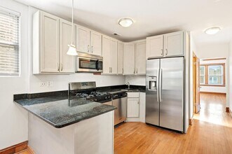 4446 W Walton St in Chicago, IL - Building Photo - Building Photo