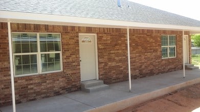 1618 S Ave G Ave in Portales, NM - Foto de edificio - Building Photo