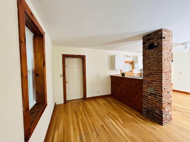 3 Rock St in Newmarket, NH - Building Photo - Building Photo