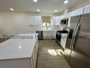 7501 Lucille Ave in Bakersfield, CA - Building Photo - Building Photo