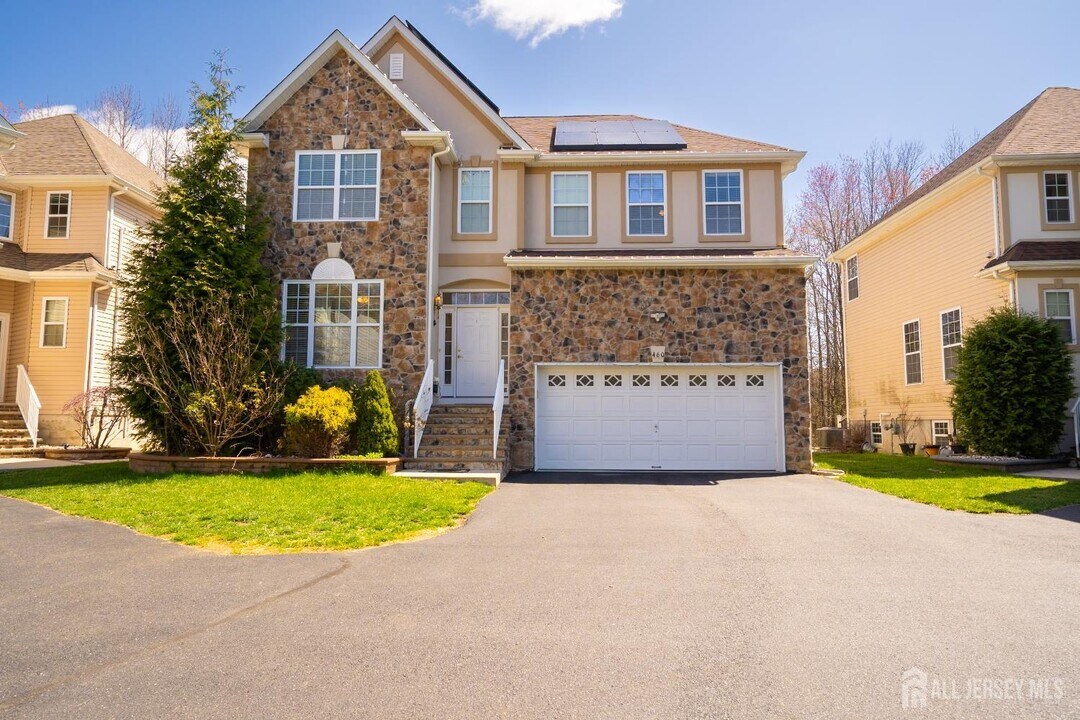 460 Morning Glory Dr in Monroe Township, NJ - Building Photo