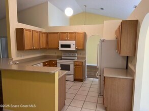 260 Mirage Ave SE in Palm Bay, FL - Building Photo - Building Photo