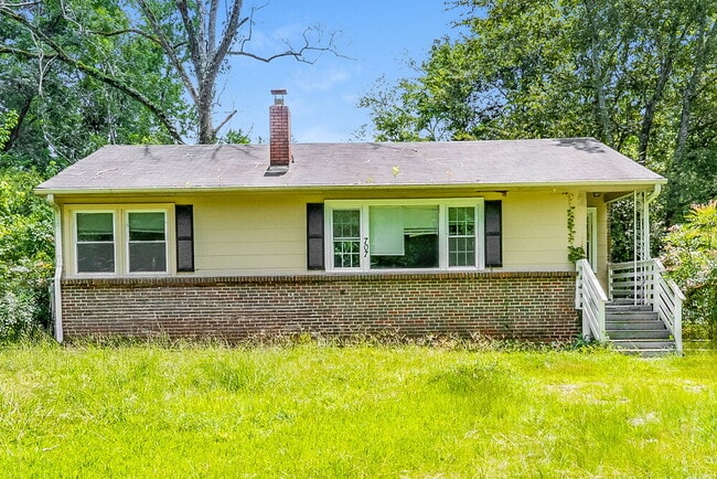 property at 707 Sunny Ln Dr NE