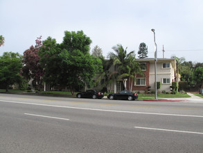 10503 Riverside Dr in Toluca Lake, CA - Foto de edificio - Building Photo