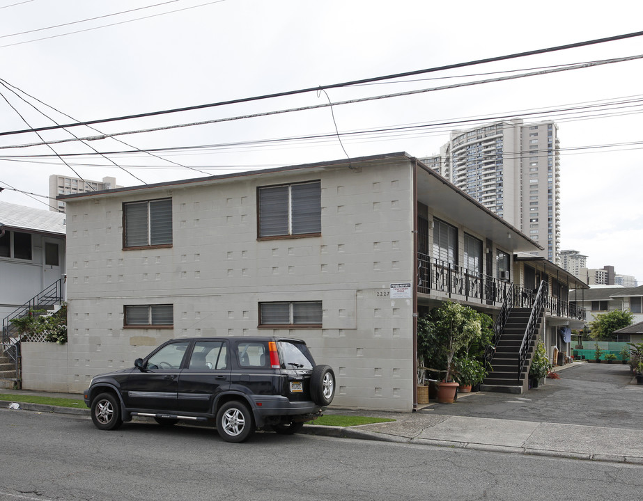 2227 Date St in Honolulu, HI - Foto de edificio